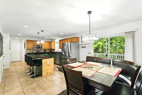 27 Wachusett St, Springfield, MA 01118 photo 12