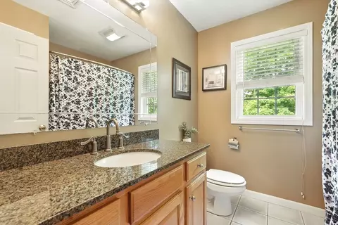 27 Wachusett St, Springfield, MA 01118 photo 17