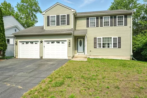 27 Wachusett St, Springfield, MA 01118 photo 5