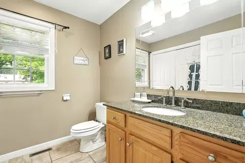 27 Wachusett St, Springfield, MA 01118 photo 28