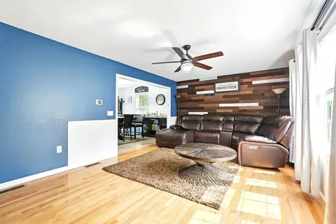 27 Wachusett St, Springfield, MA 01118 photo 7