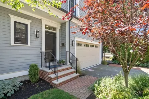 34 Winchester Rd #34, Newton, MA 02458