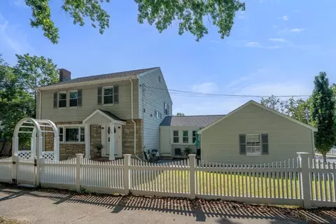 840 Vfw Pkwy, Boston, MA 02132