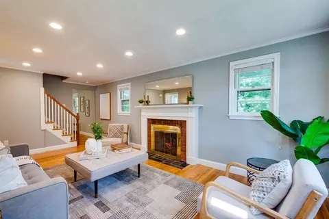 10 Altacrest Rd, West Roxbury, MA 02132