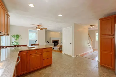 10 Bicknell Dr, Mendon, MA 01756 photo 5