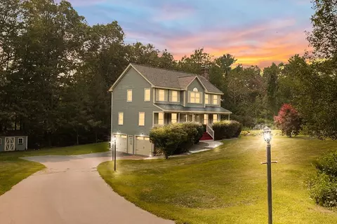 10 Bicknell Dr, Mendon, MA 01756 photo 2