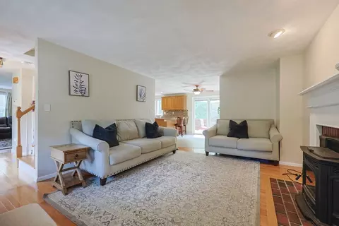 10 Bicknell Dr, Mendon, MA 01756 photo 3