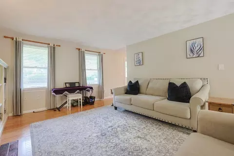 10 Bicknell Dr, Mendon, MA 01756 photo 4