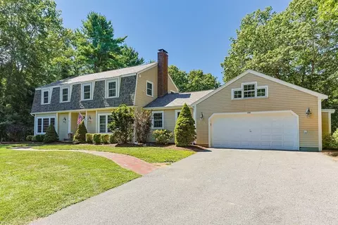 106 Upland Rd, Plympton, MA 02367