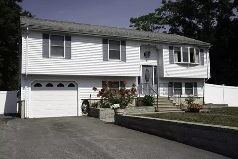 218 Dunbar St, Taunton, MA 02780