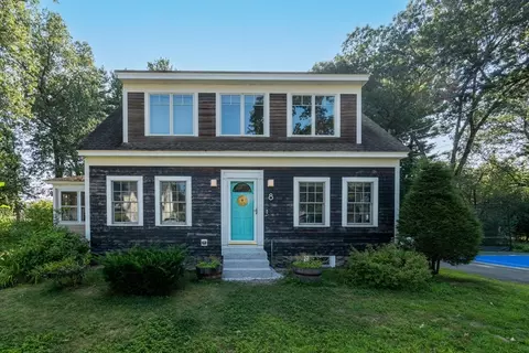 8 Woodlawn Ave, Chelmsford, MA 01824