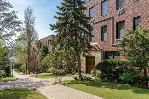321 Tappan St #5, Brookline, MA 02445