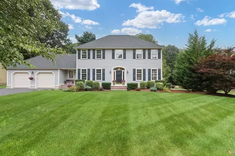 54 Village Cir, Taunton, MA 02780