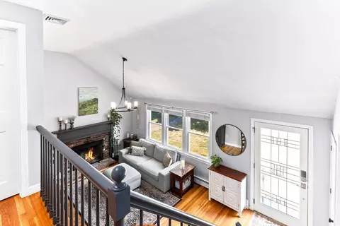 Entry Way - 35 Preston St, Danvers, MA 01923 photo 4 of 6
