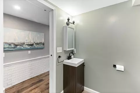 Bath - 35 Preston St, Danvers, MA 01923 photo 3 of 3