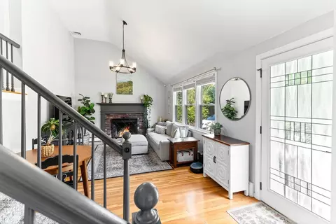 Entry Way - 35 Preston St, Danvers, MA 01923 photo 2 of 6