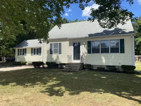 7 Munroe Dr, Plainville, MA 02762