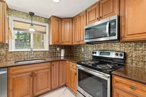 100 Francine Rd, Raynham, MA 02767 photo 9