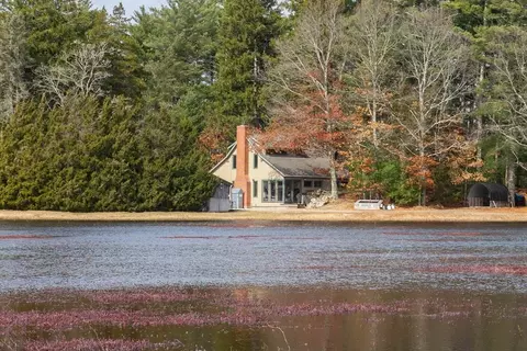 28 Wareham, Carver, MA 02330