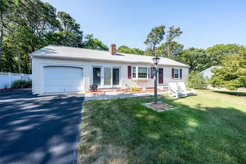 8 Winding Brook Rd, Yarmouth, MA 02664