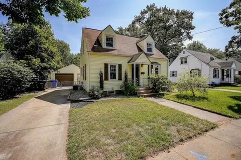 17 Marquette St, Springfield, MA 01104
