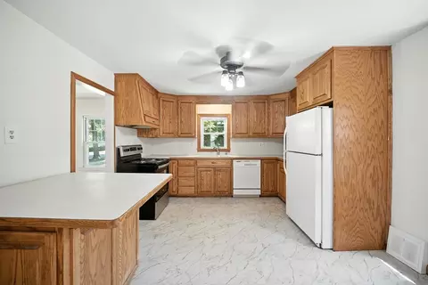 17 Marquette St, Springfield, MA 01104 photo 10