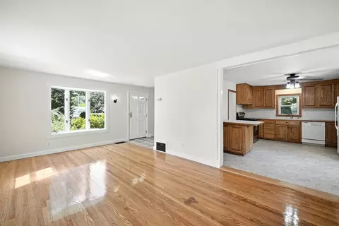 17 Marquette St, Springfield, MA 01104 photo 13
