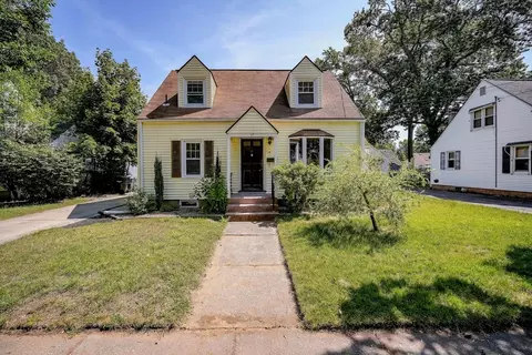 17 Marquette St, Springfield, MA 01104 photo 2