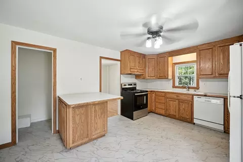 17 Marquette St, Springfield, MA 01104 photo 9