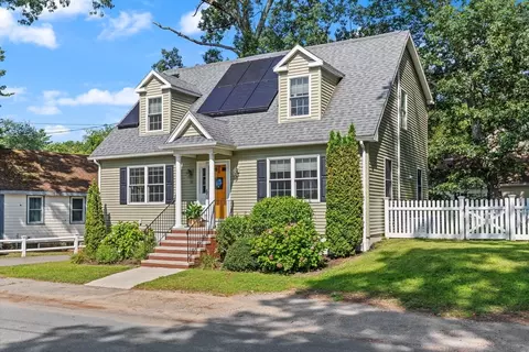 48 Mirror Lake Ave, Norfolk, MA 02056