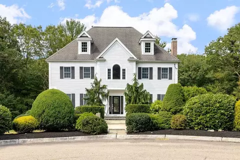 4 Depoto Dr, Franklin, MA 02038