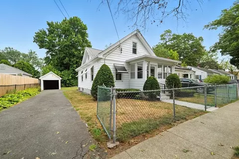 116 Merida St, Springfield, MA 01104 photo 2