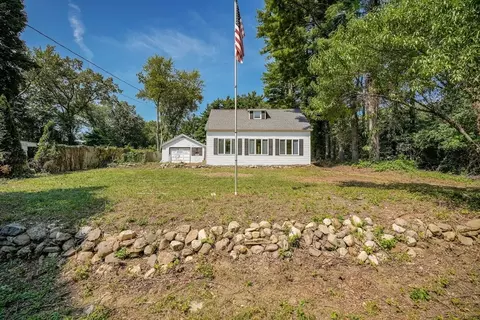 61 West St, Ludlow, MA 01056