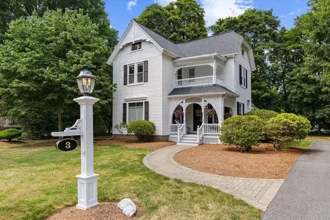 3 Bassett St, Foxboro, MA 02035