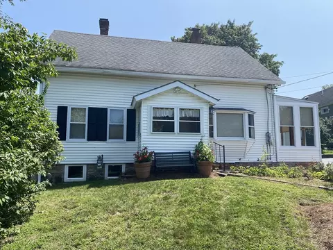 1 Elm St, Whitinsville, MA 01588
