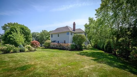 17 Patton Dr, Hamilton, MA 01982 photo 2