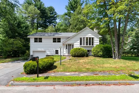 40 Crystal Cir, Burlington, MA 01803