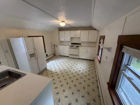 33 Spencer St, Millis, MA 02054 photo 4
