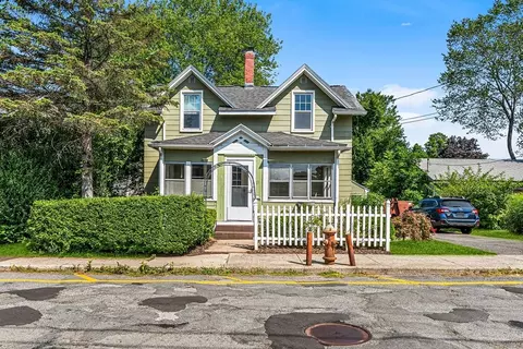 13 Maple St, Easthampton, MA 01027