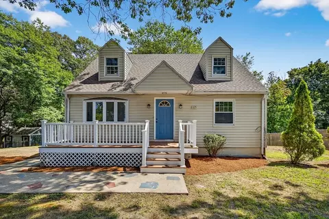 105 Pond St, Billerica, MA 01821
