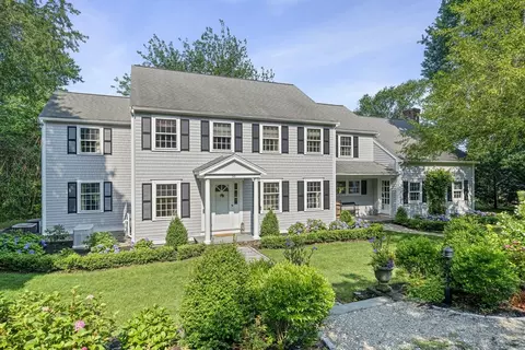56 Chapel St, Duxbury, MA 02332