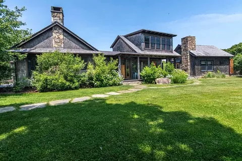 15 Old Farm Rd, Chilmark, MA 02535