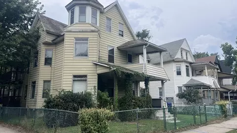 482 Chestnut St, Springfield, MA 01107 photo 3