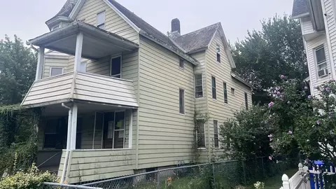 482 Chestnut St, Springfield, MA 01107 photo 4
