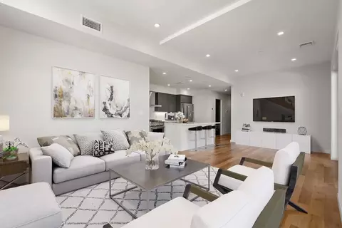 537 E 2nd St #101, Boston, MA 02127