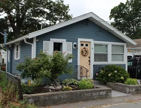 4 Greenwood Ave, Wareham, MA 02571