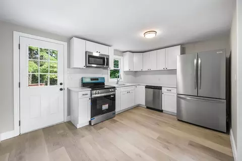 6 Brook St, Carver, MA 02330