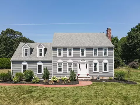 29 Wamsutta Dr, North Attleboro, MA 02760