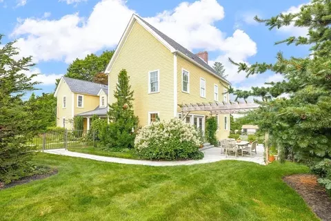 90 Park Hill Ave # A, Millbury, MA 01527