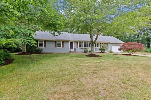 166 Carriage Ln, Barnstable, MA 02630
